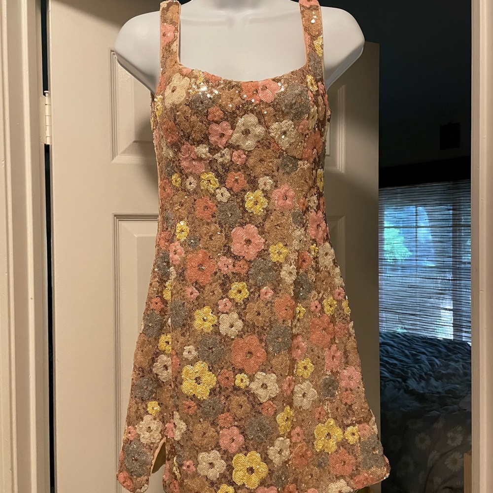 Cute sequin flowery dress!